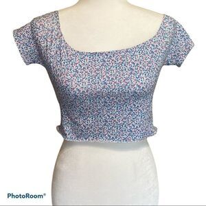 𝅺women’s Hollister floral crop top criss cross back
